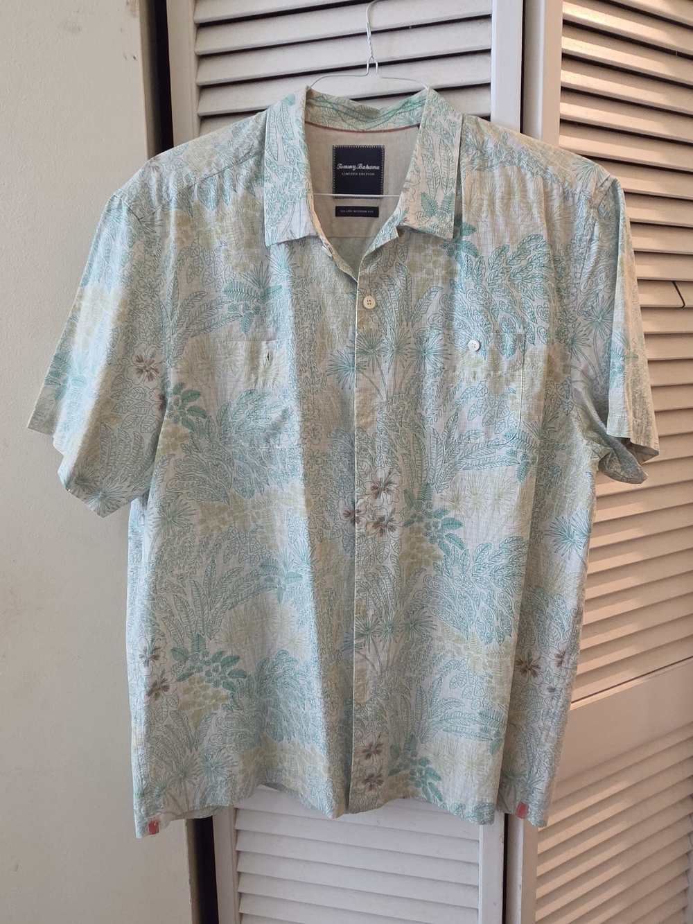 Tommy Bahama Pale Blue & Cream Tropical Camp Shirt Island Modern Fit